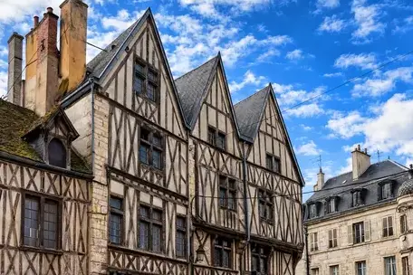 ravalement de façade pierre à Fougères - image 2